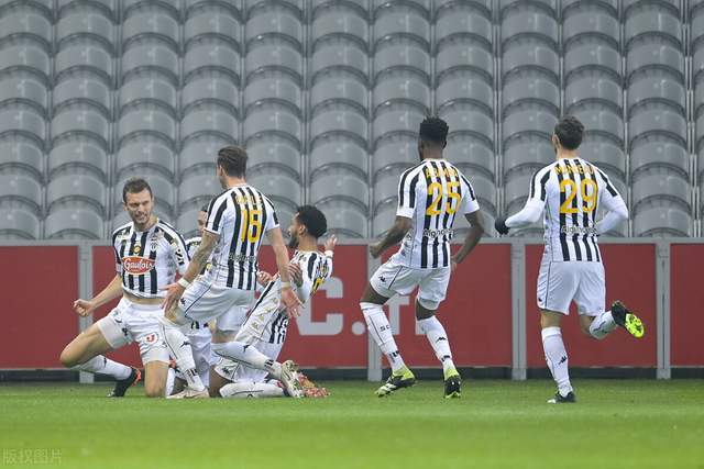 16, 昂热铁卫红牌离场导致惨败里尔  